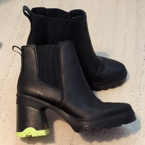 Sorel Brex Black & Green Heeled Boots with Chunky Sole
